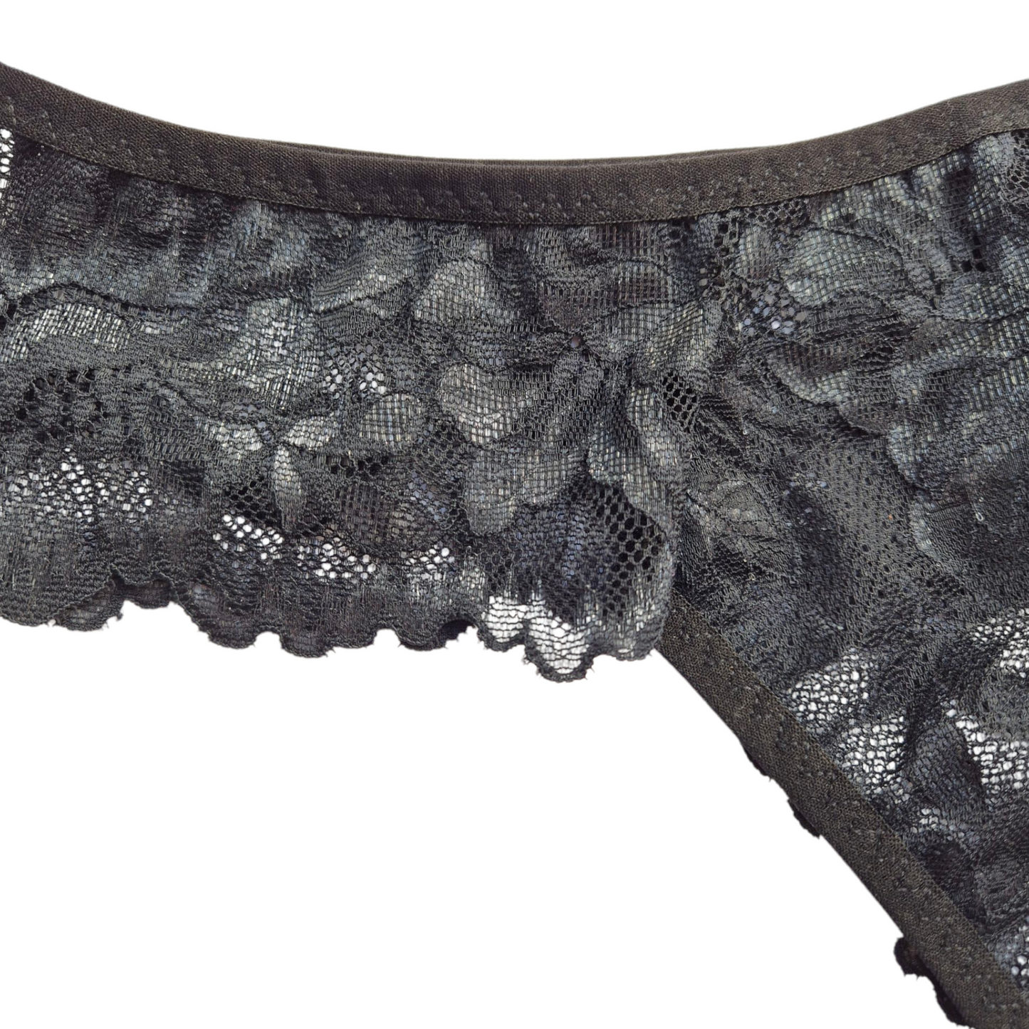 Calcinha Aurora na cor preta com glitter prata toda em renda floral,cintura media, modelagem confortável, cintura média e acabamento artesanal. Plaquinha personalizada naughty na cor prata.