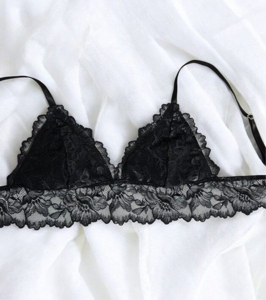 Brallet Shine preto com leve brilho prateado, forro em microfibra e modelagem confortável sem bojo e
fecho reforçado.