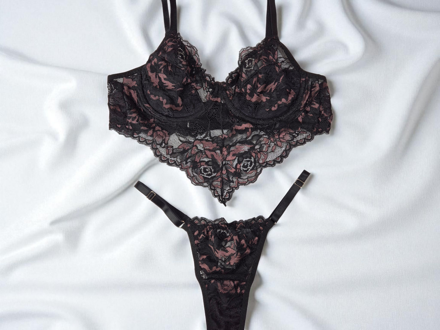 Conjunto Seduce: sutiã artesanal em renda com aro e microfibra, calcinha string fio duplo. Sensualidade, conforto e elegância em cada detalhe.