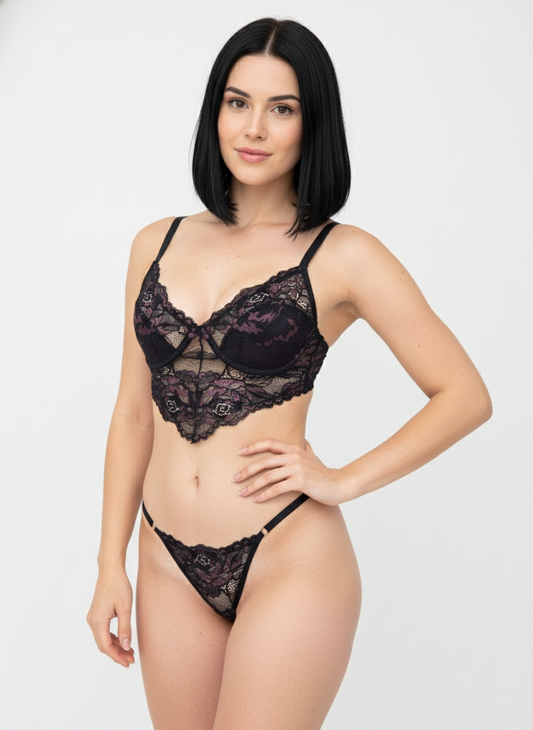 Conjunto Seduce: sutiã artesanal em renda macia com aro preto e bordo e microfibra,calcinha string fio duplo. Sensualidade, conforto e elegância em cada detalhe. Placa personalizada naughty na cor prata.
