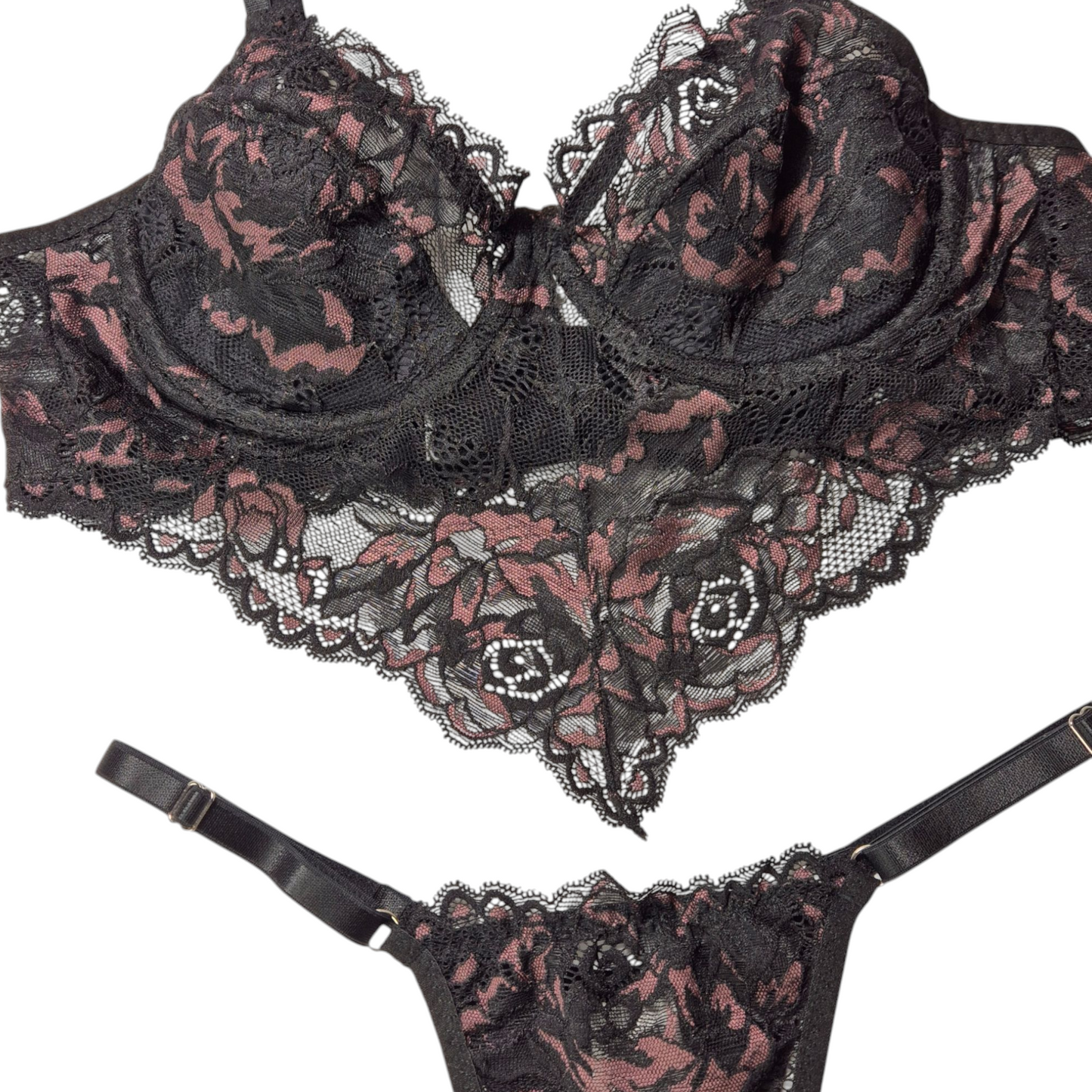 Conjunto Seduce: sutiã artesanal em renda macia com aro preto e bordo e microfibra,calcinha string fio duplo. Sensualidade, conforto e elegância em cada detalhe. Placa personalizada naughty na cor prata.
