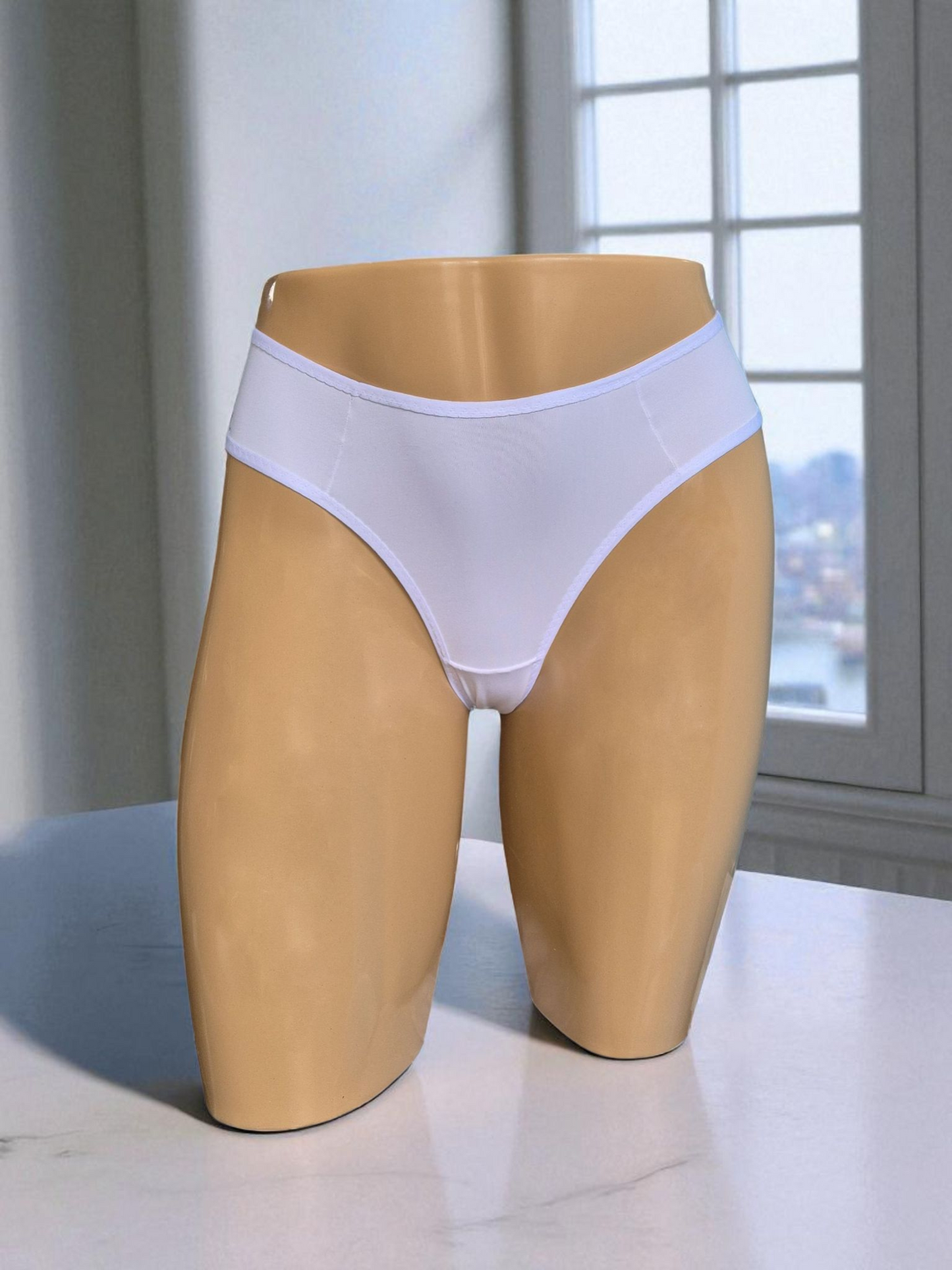 Kit de calcinhas básicas nas cores preta, branca e coral, modelagem confortável e toque suave. Calcinha toda em microfibra e forro 100 algodão. Plaquinha personalizada naughty na cor prata. 